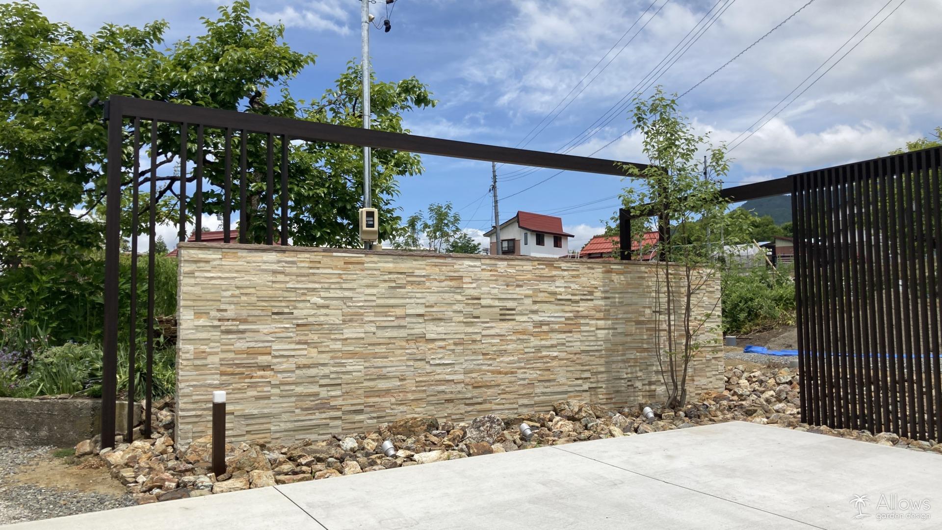 自然石張り材モデルノスタック×プラスG