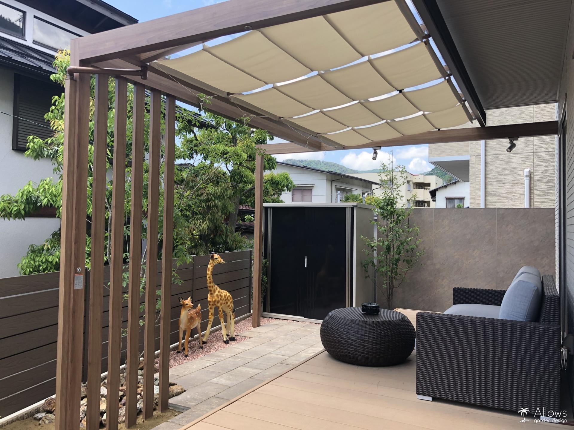 ウッドデッキとプラスGルーフ