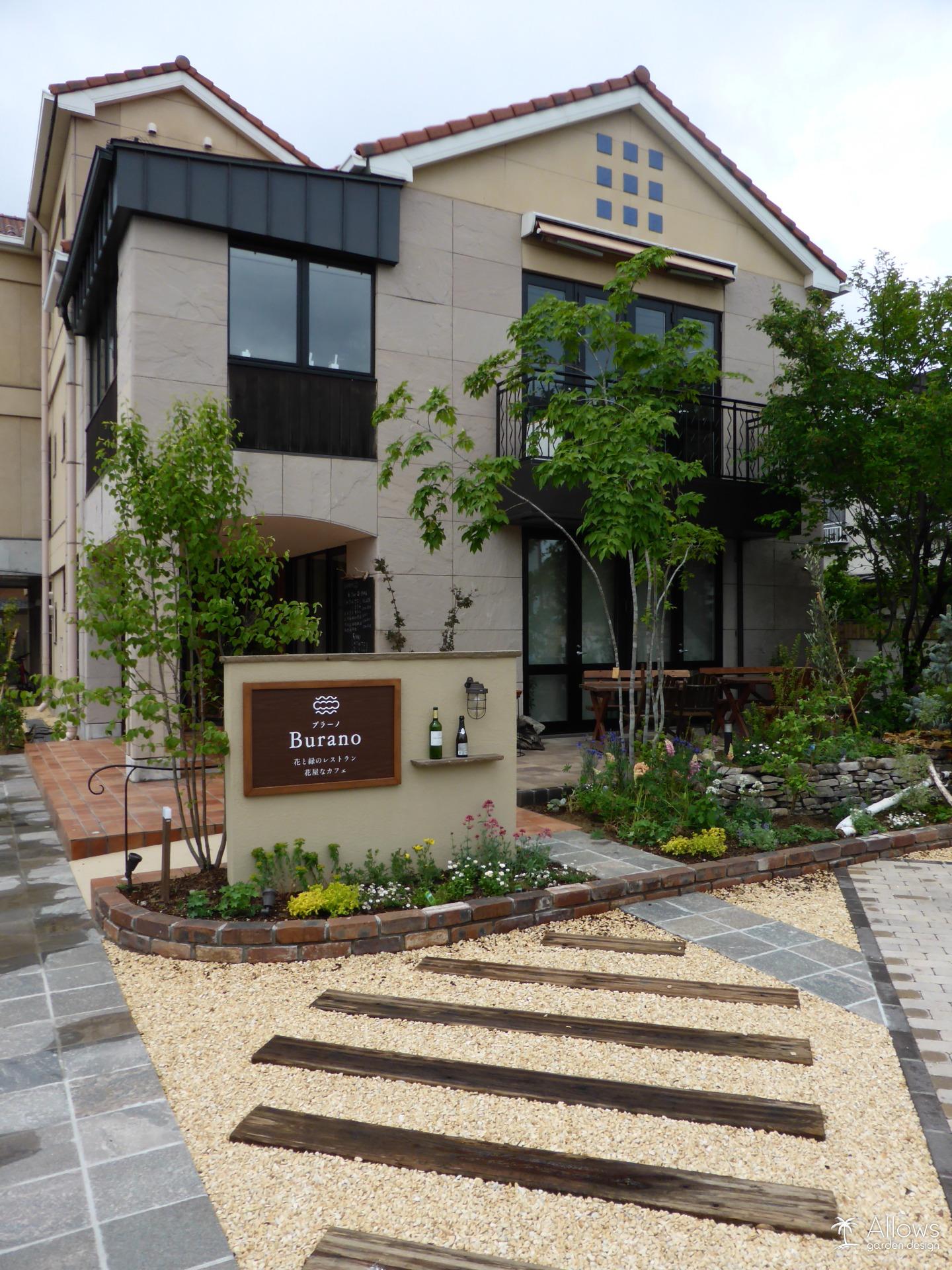 化粧砂利と枕木の予備駐車場