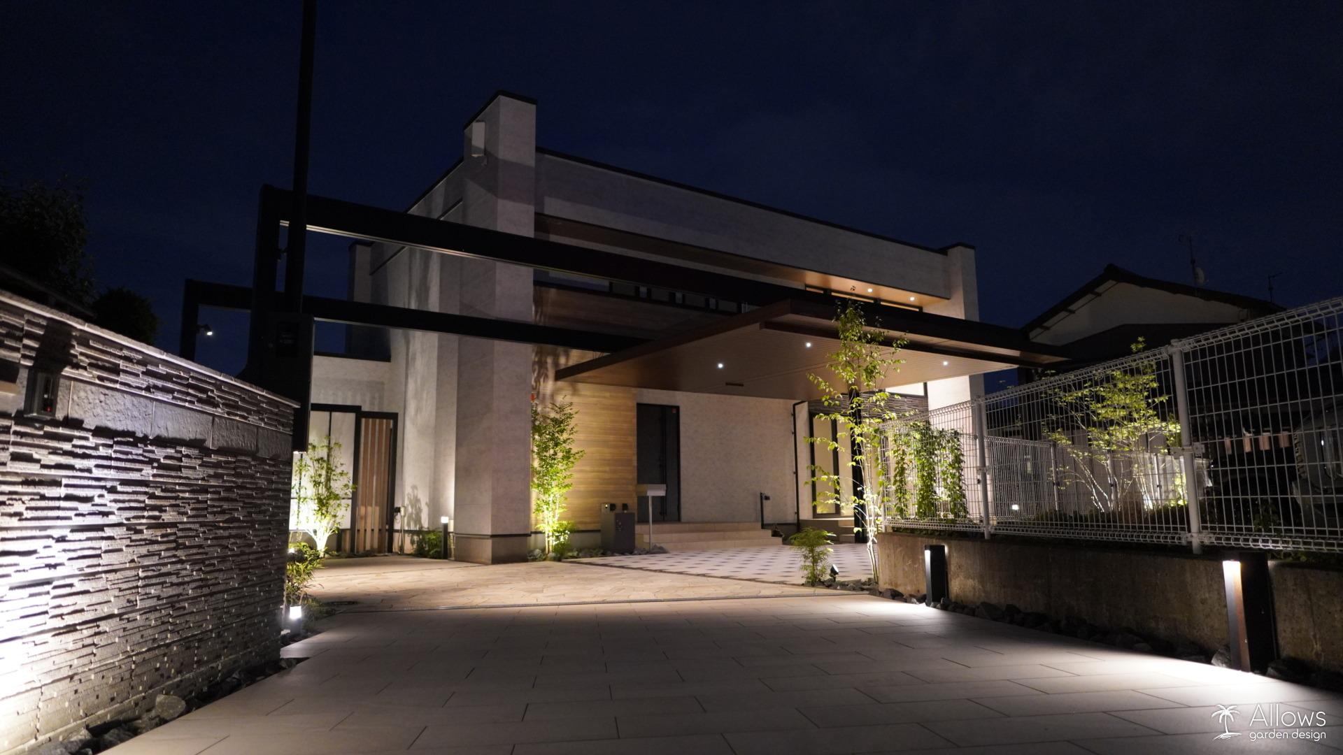 ドラマチックに浮かび上がる、光の演出