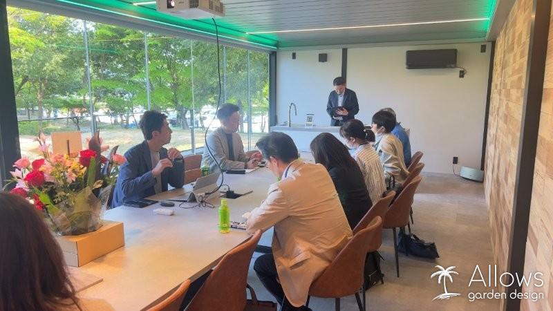 インスパーク若里の会議風景です。