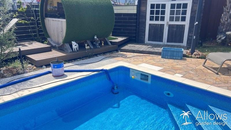 プールのメンテナンスおよび景観の整備を行いました。