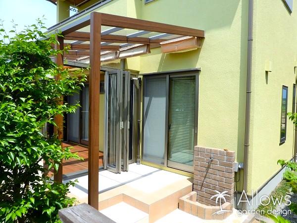 レッドシダー製ウッドデッキ（ガーデンルーム内）