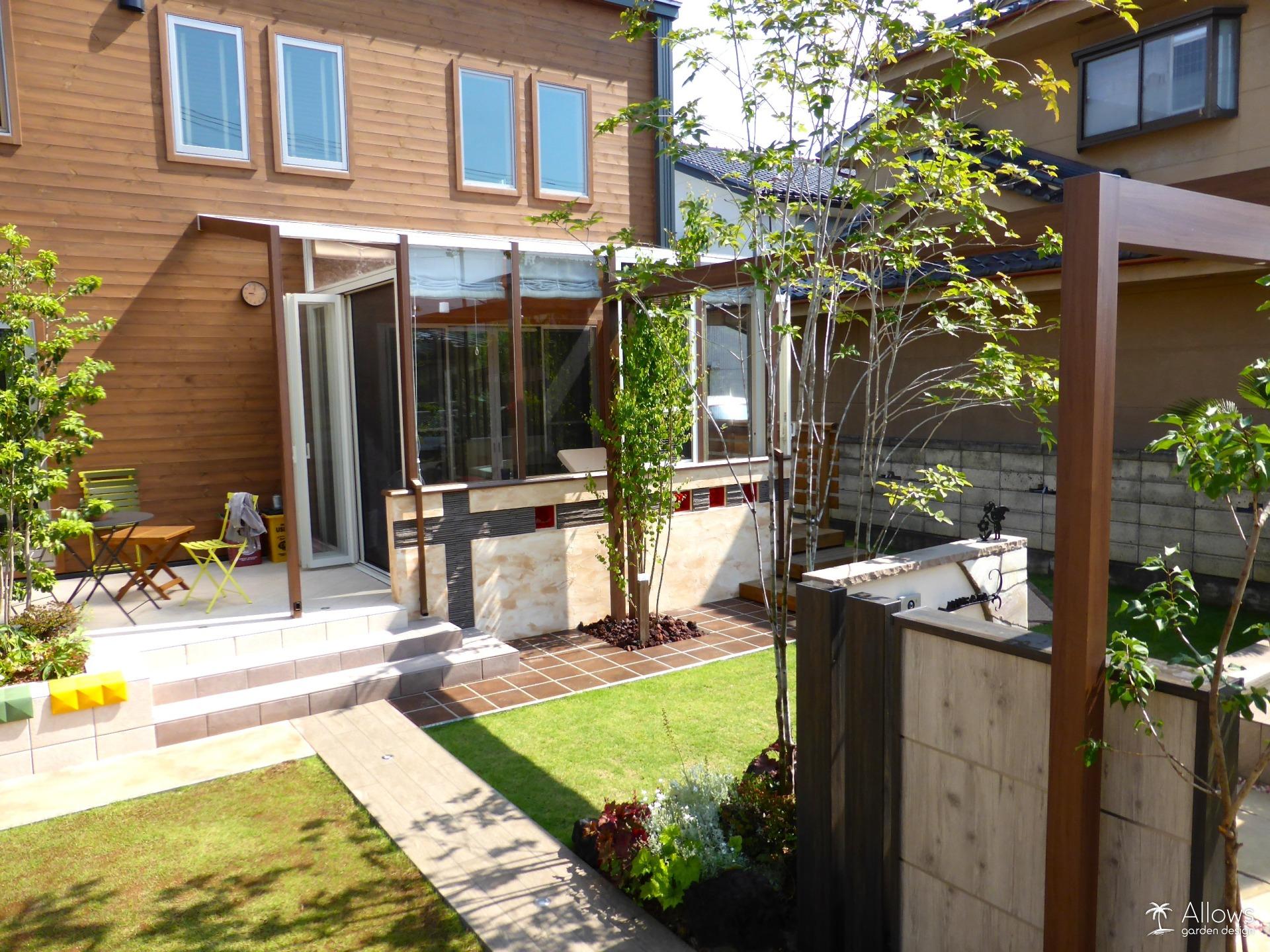 ココマⅡ　ガーデンルーム腰壁＋オープンテラス