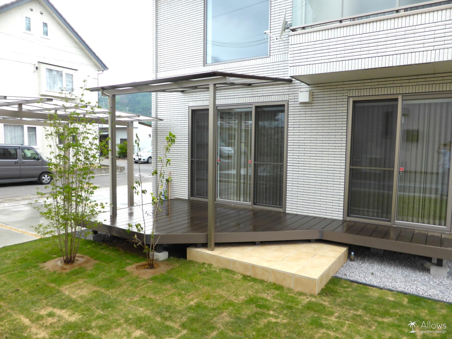 人工木ウッドデッキ、タイルステップ、アルミ屋根