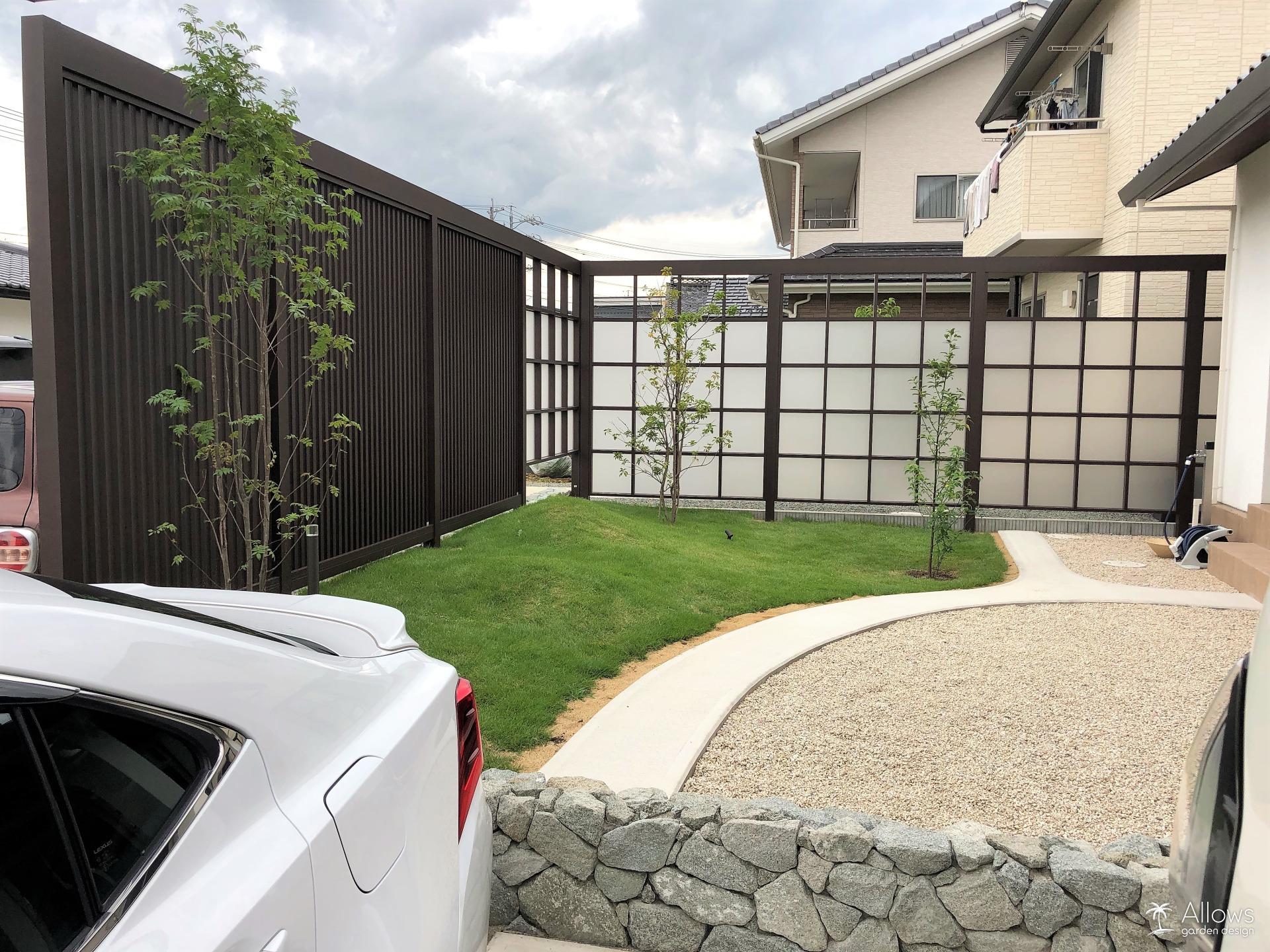 プラスGで魅せる、和モダンなプライバシー境界