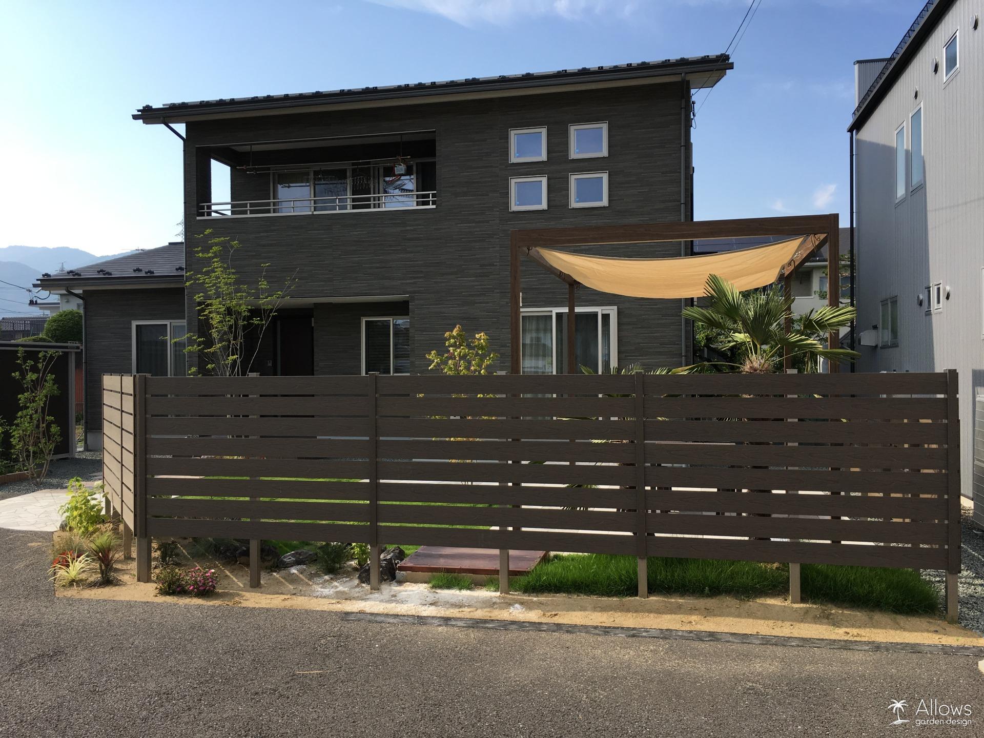 樹脂フェンス　ブラウンエボニー