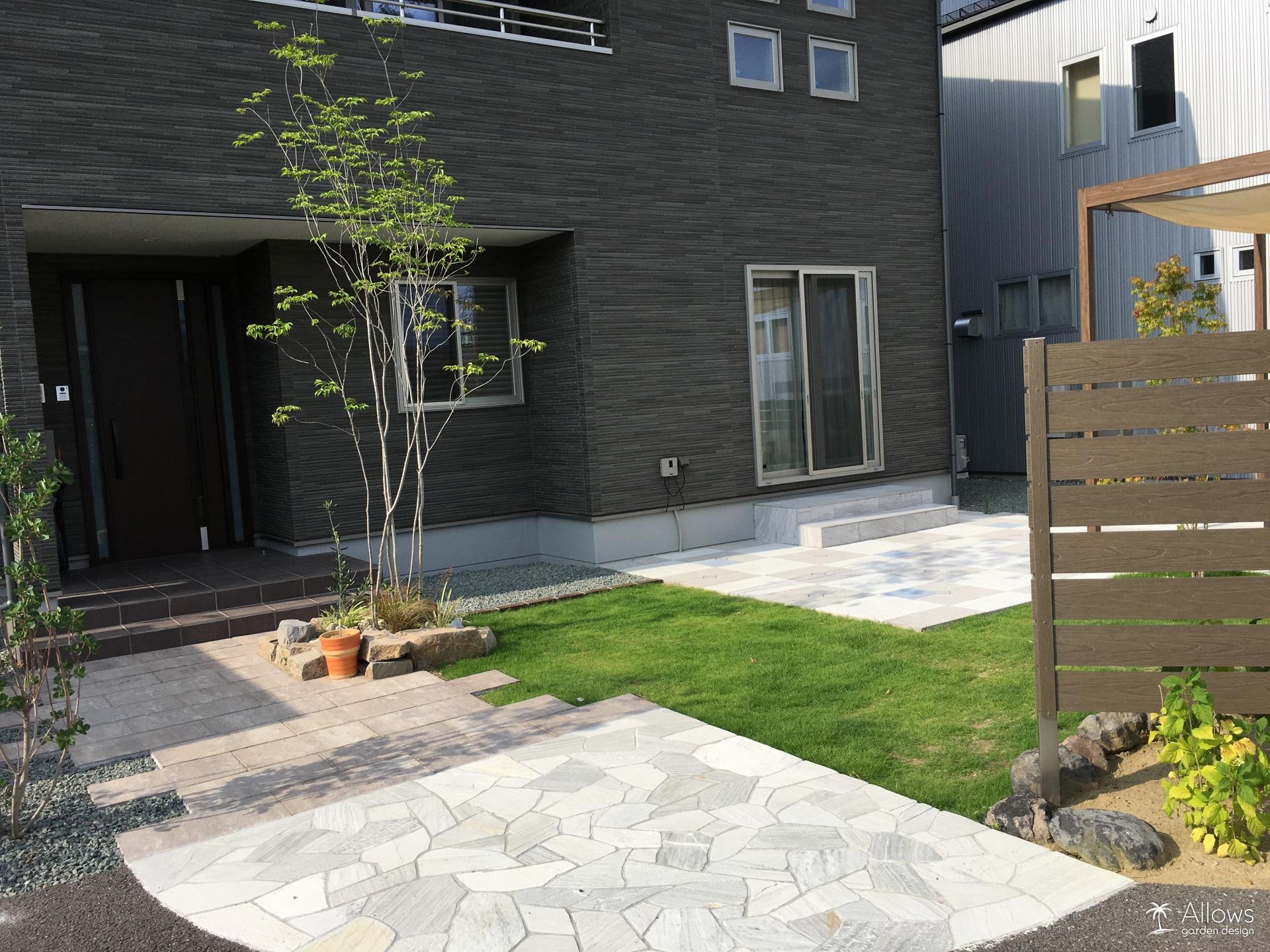 天然石とインターロッキングのアプローチ