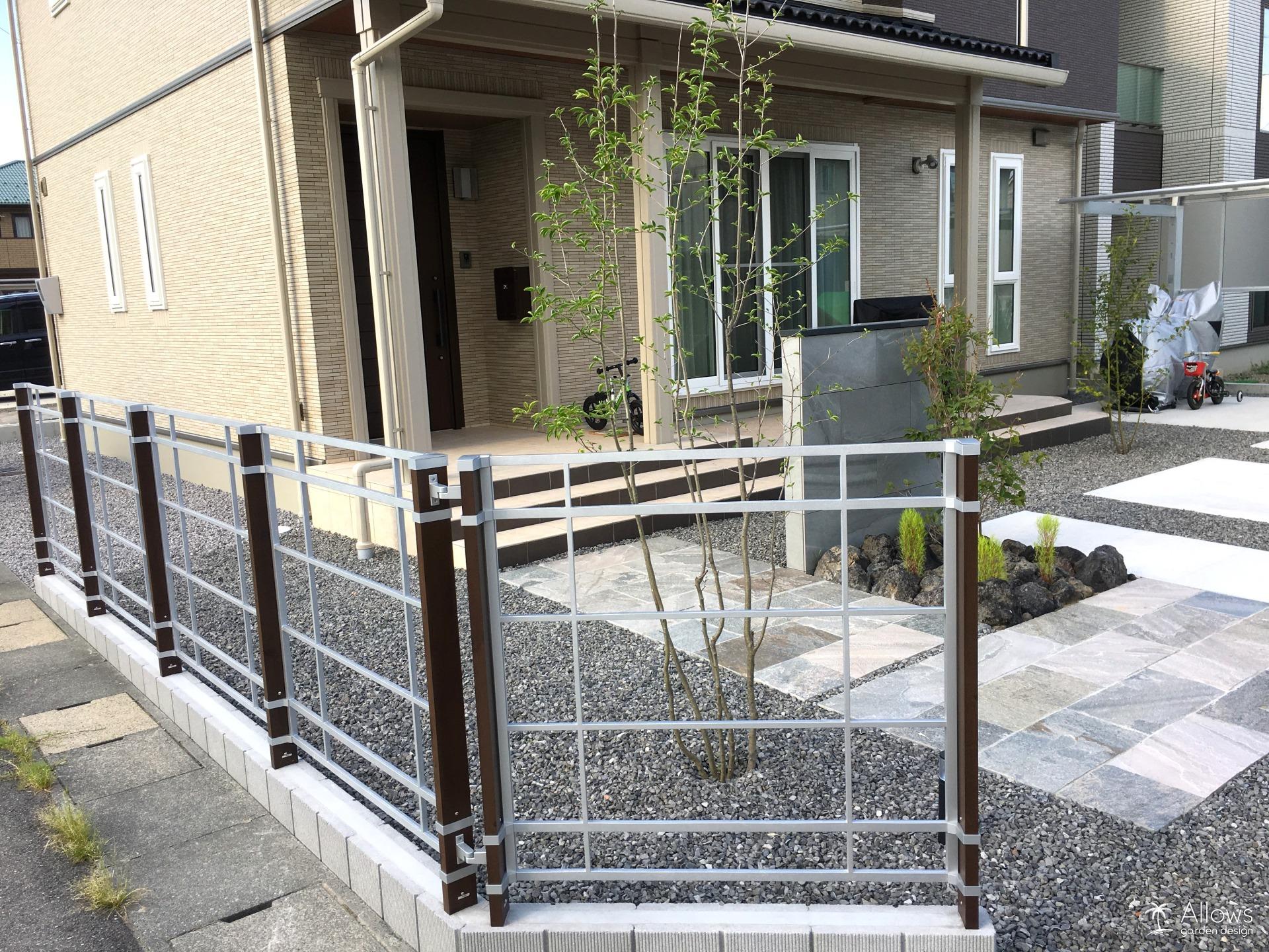 タイル張りの門柱、浅間石、方形石張り