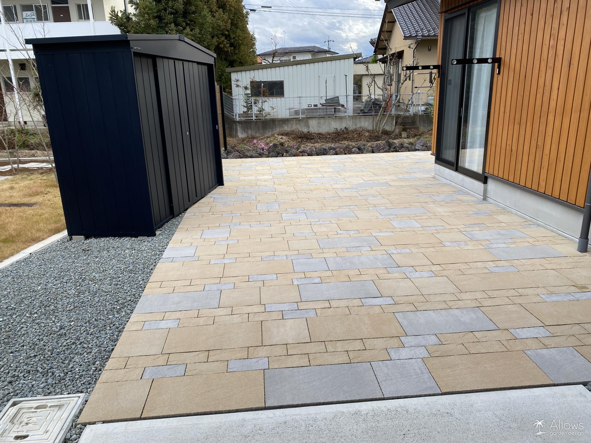 インターロッキングのデザイン張り