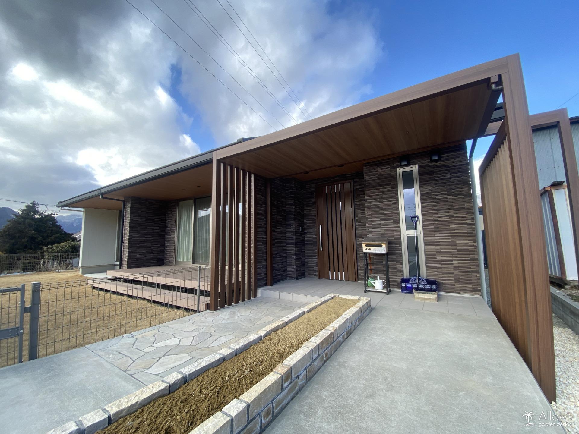 プラスGでつくる玄関ルーフ