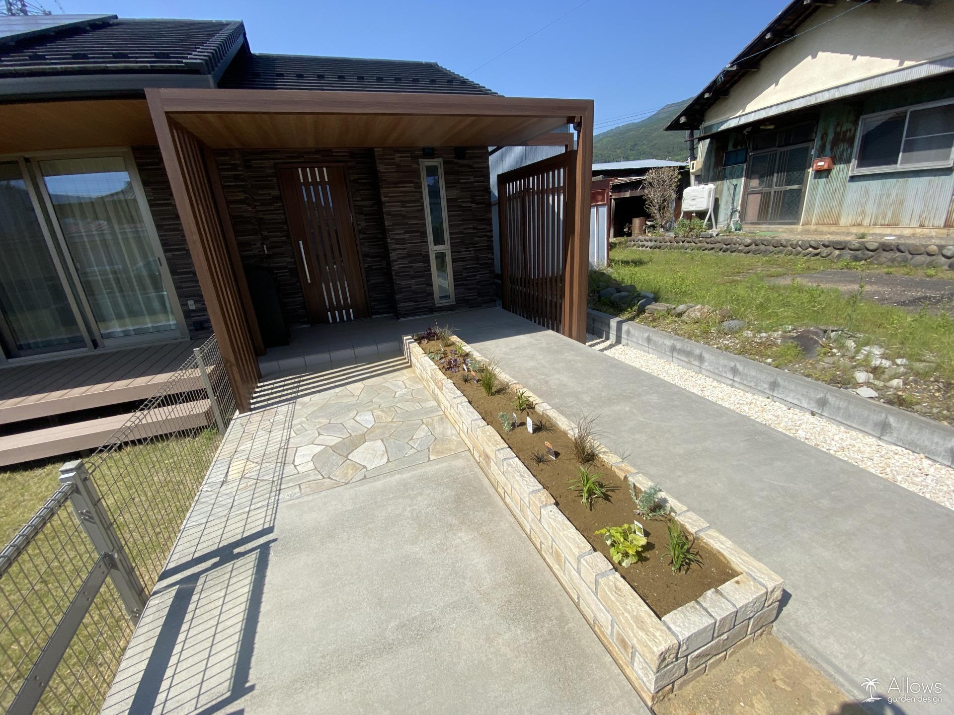 ピンコロ石花壇