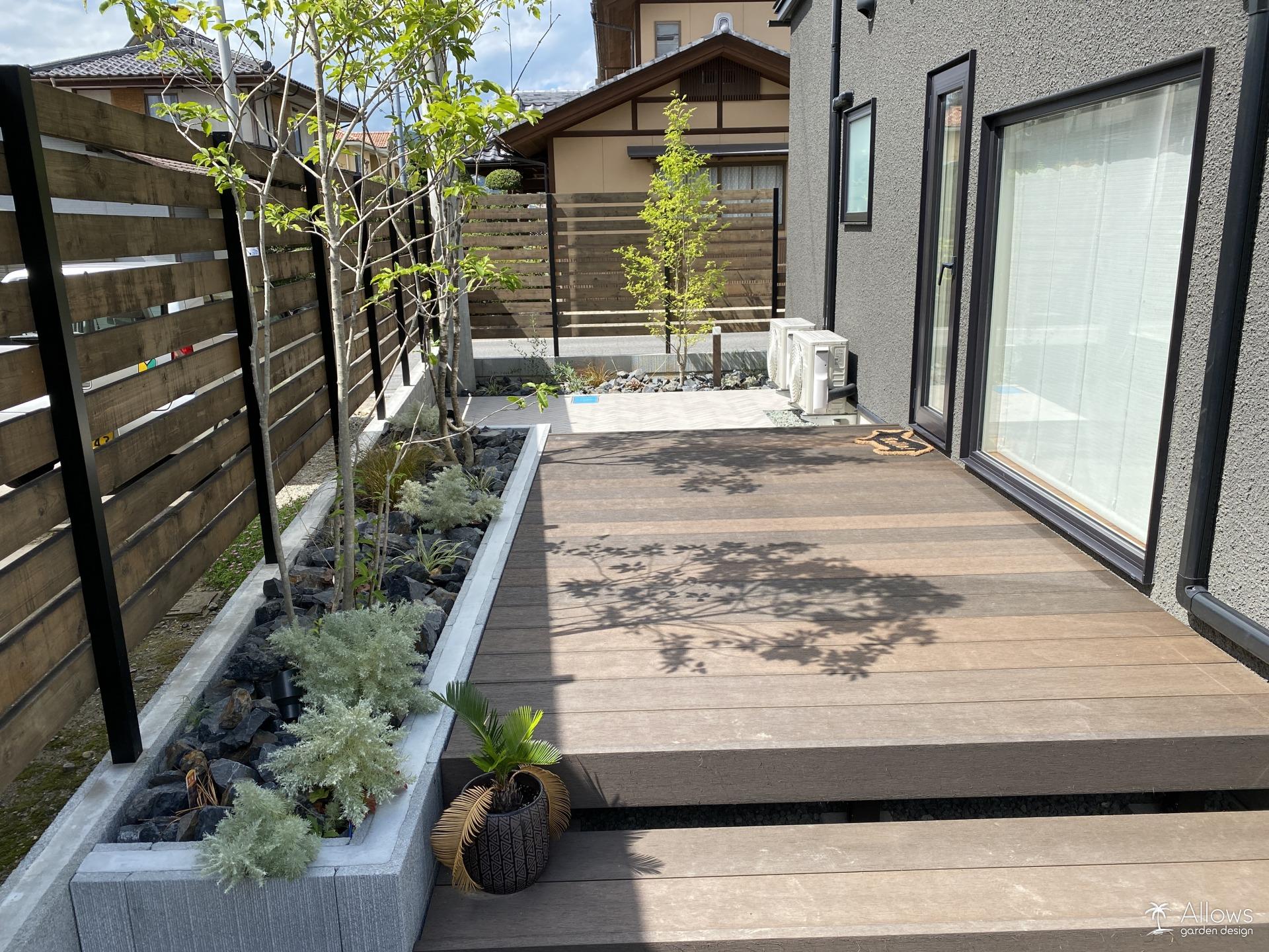 ウッドデッキDS×ブロック囲いの花壇