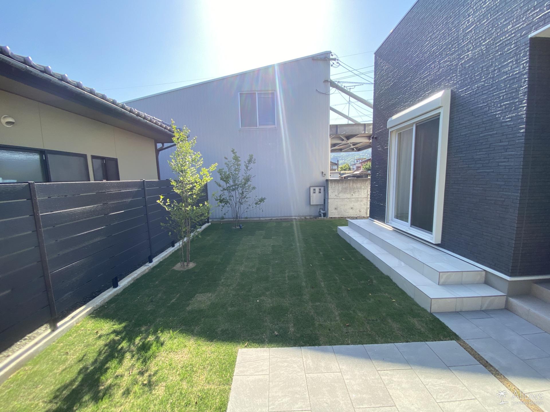 タイルテラス×天然芝