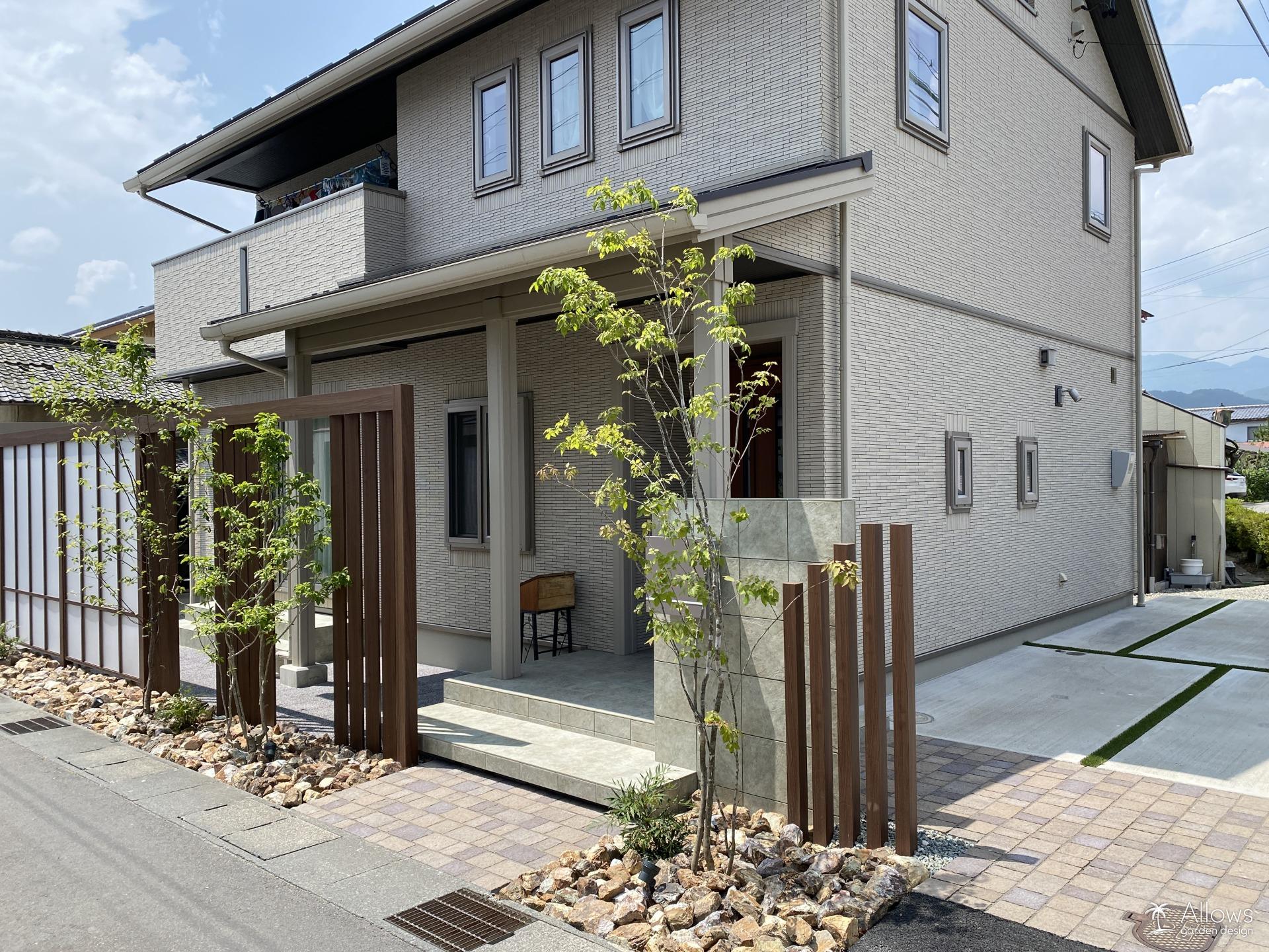 スリットフェンス×ゴロタ石