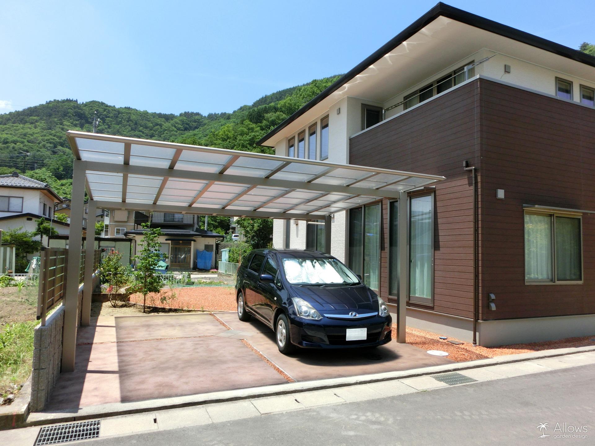 スタイリッシュな前後勾配カーポート