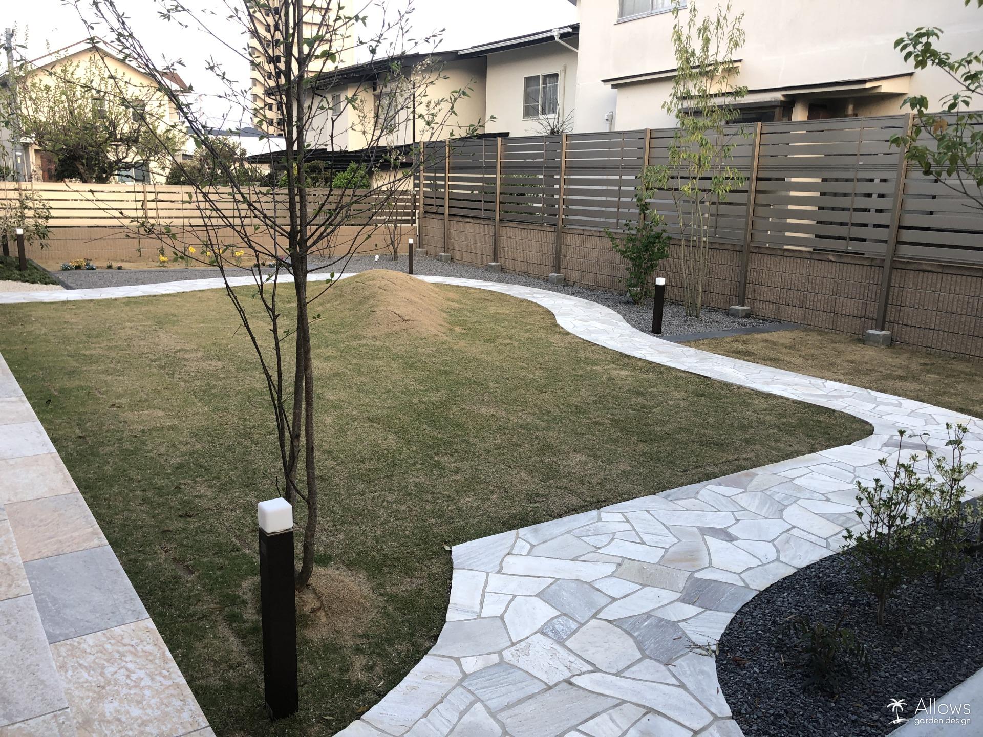 天然石張り園路×天然芝