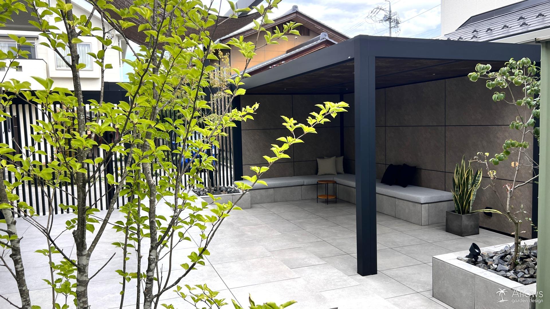 芝生のお手入れから解放! まるで高級ホテルのようなラグジュアリーテラスへ!