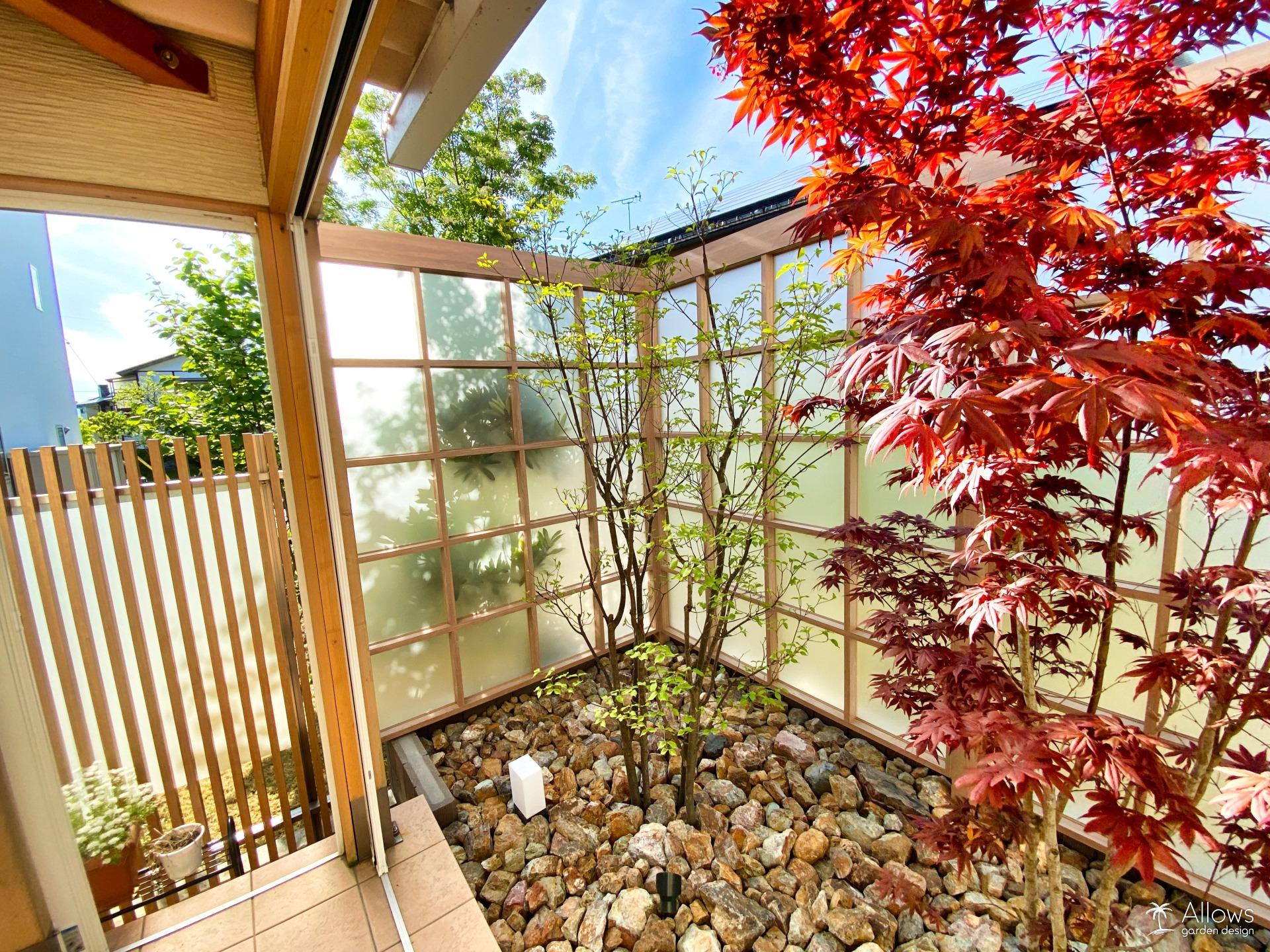 プラスGパネルの目隠し×ごろた石