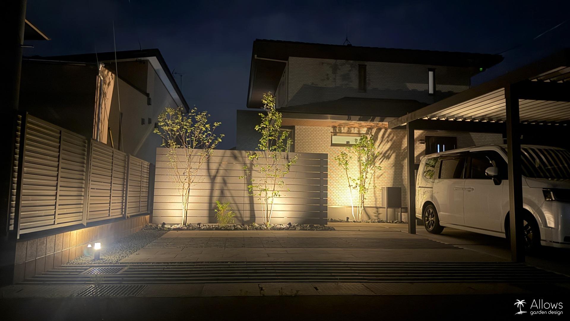 目隠しだけじゃない。夜の景色まで楽しめるフェンスと植栽